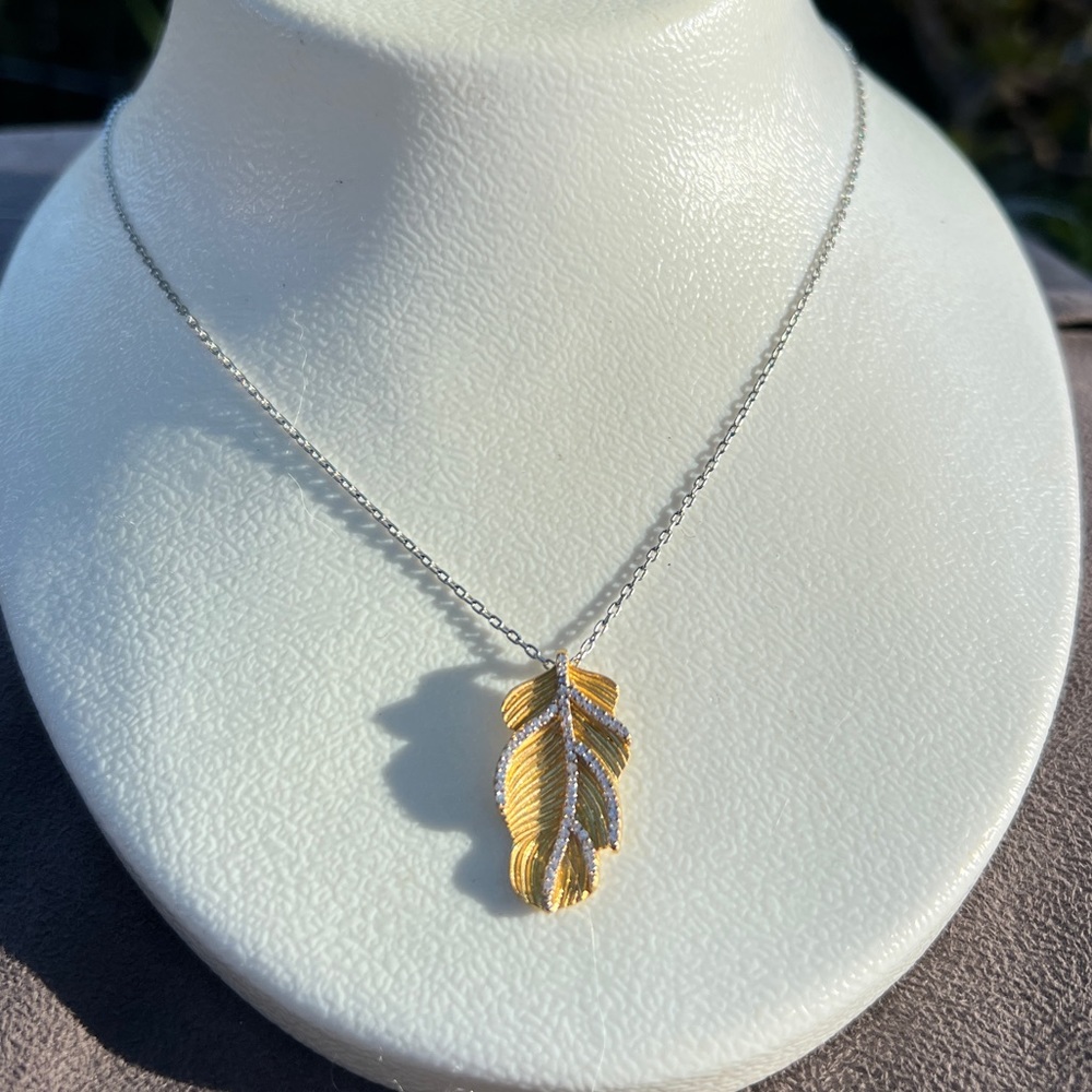 Hand made in turkey 18k gold plated 925 silver leaf crystals necklace